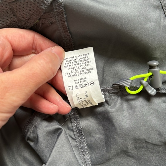 Under Armour Men’s Windbreaker Jacket - Picture 5 of 5